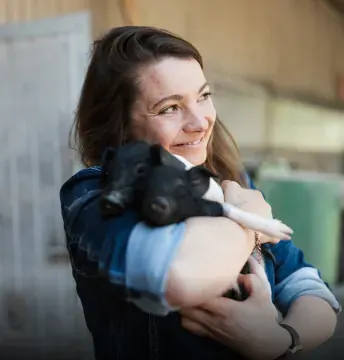 Rebecca Gischel mit Ferkel